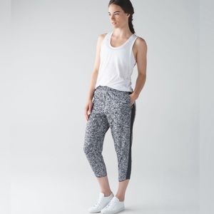 Lululemon for love crop jogger pant white seal ripple size 6